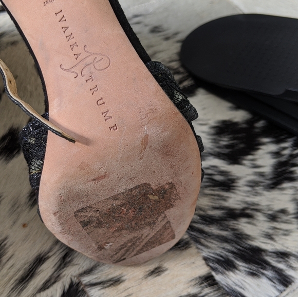 Lace T-strap pump - Picture 7 of 9